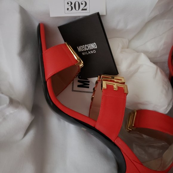 ๐ฅณ๐ฅณ๐ฅณSOLD-Moschino Logo Sandals - Picture 3 of 5